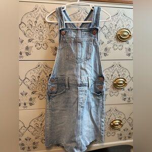 💥4/$20💥 💙💖 Old Navy Girls Distressed Denim Overalls Skirt Size 8